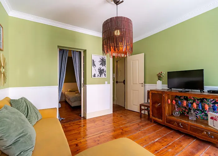 Apartment In The Typical Neighborhood- Graca